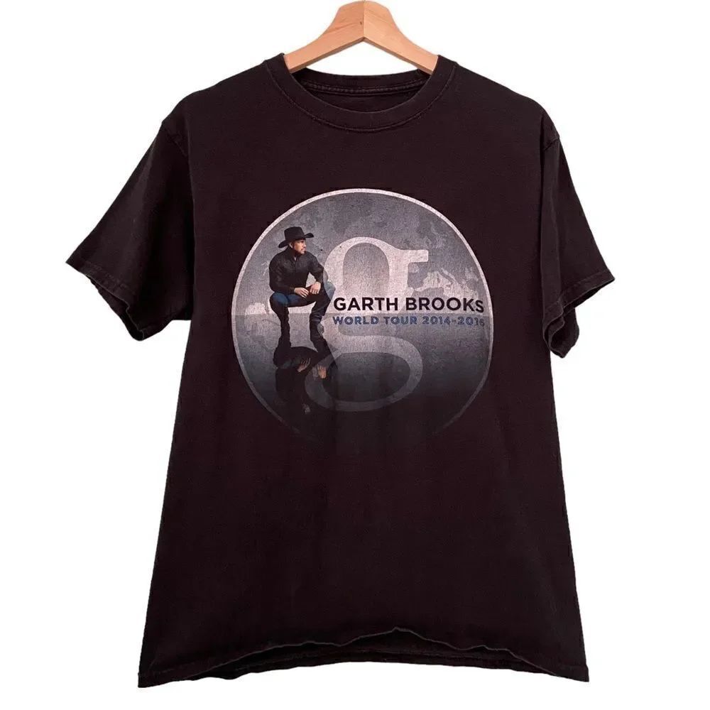 Garth Brooks World Tour 2014 - 2016 Crewneck T-Shirt in Size Medium